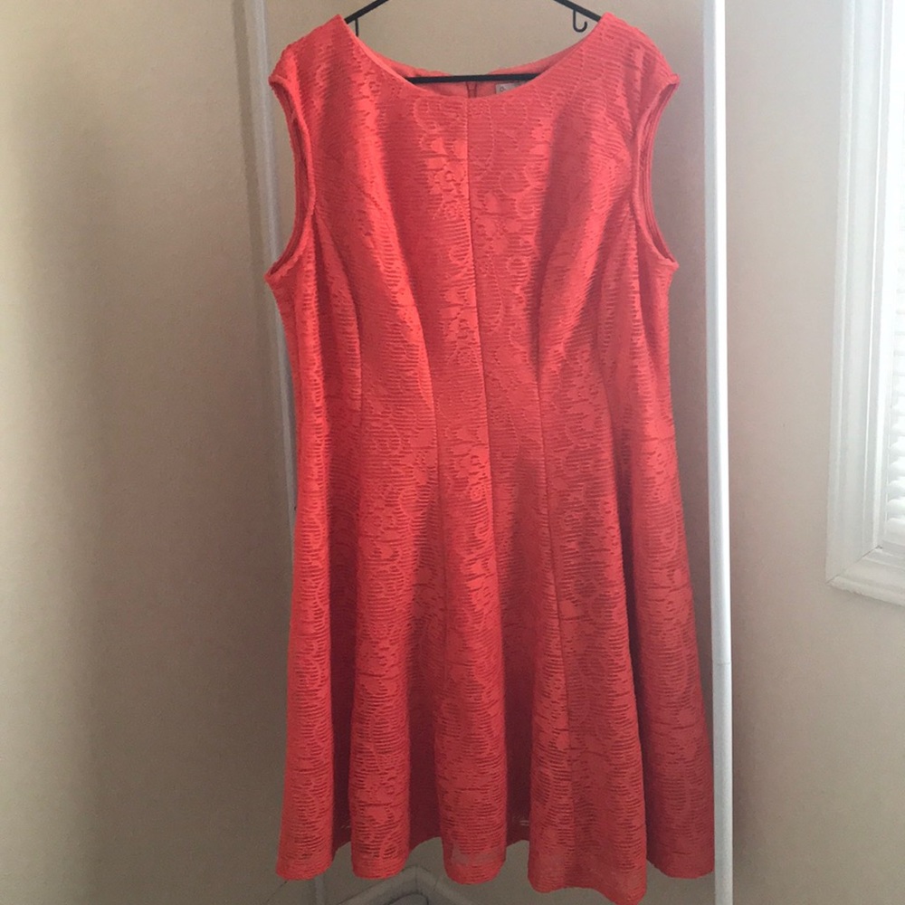 Women’s size 18 dress. Never worn